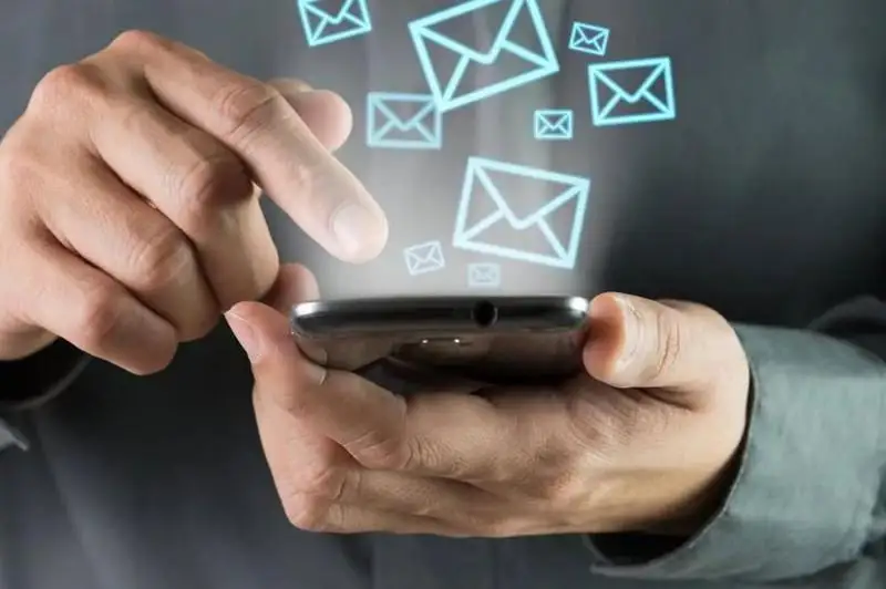 Jumys izdeý jáne tólemder týraly málimetter endi smartfon arqyly qoljetimdi