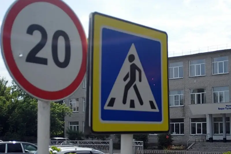 Atyraý qalasynda jol belgileri jańartylyp jatyr