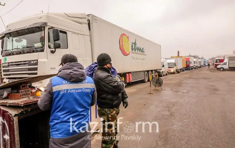 Taýarlardy kedergisiz ótkizý úshin para alǵan kedenshiler kúdikke ilindi