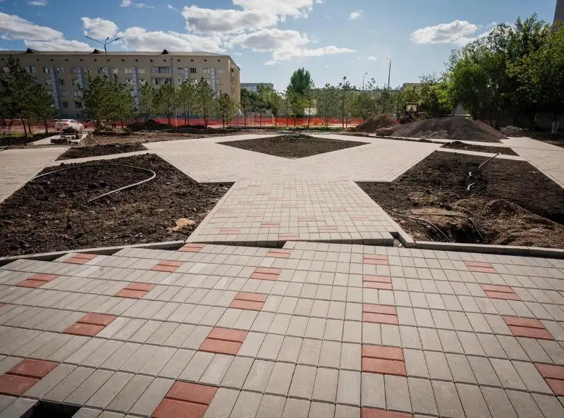 Nur-Sultanda 10 jyldan beri bos jatqan jerge gúlzar salynýda