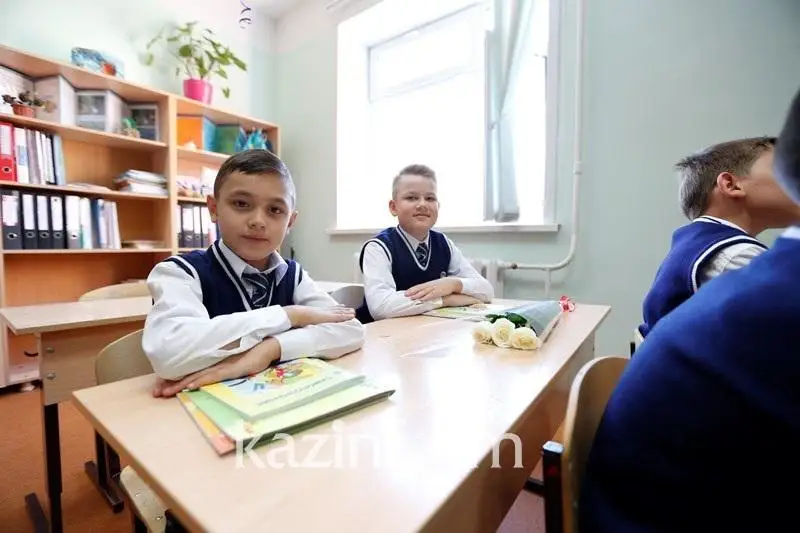 Almatyda 15 myń oqýshynyń mektep formasyna bıýdjetten qarjy bólindi