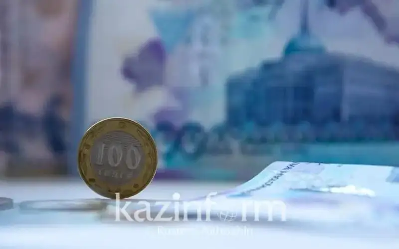 bankter salyq tóleıdi