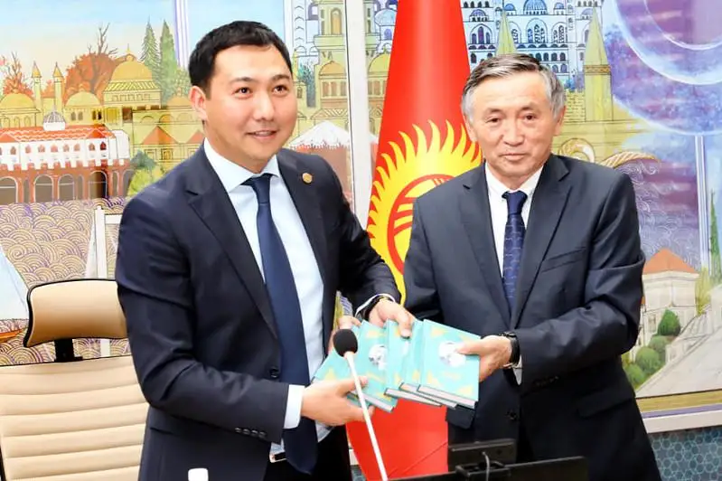 Abaı-175: Bishkekte qyrǵyz tilindegi «Abaı» atty kitaptyń tusaýy kesildi