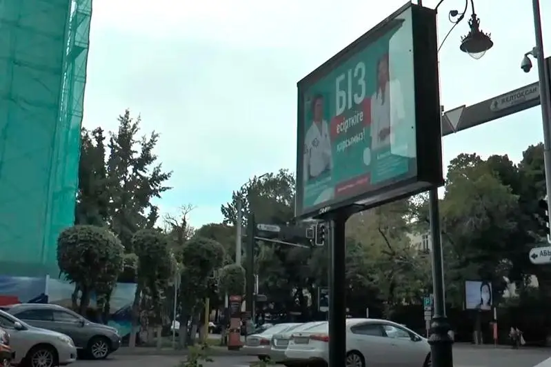 Tanymal sportshylar esirtkige qarsy bılbordtardyń bet-beınesine aınaldy