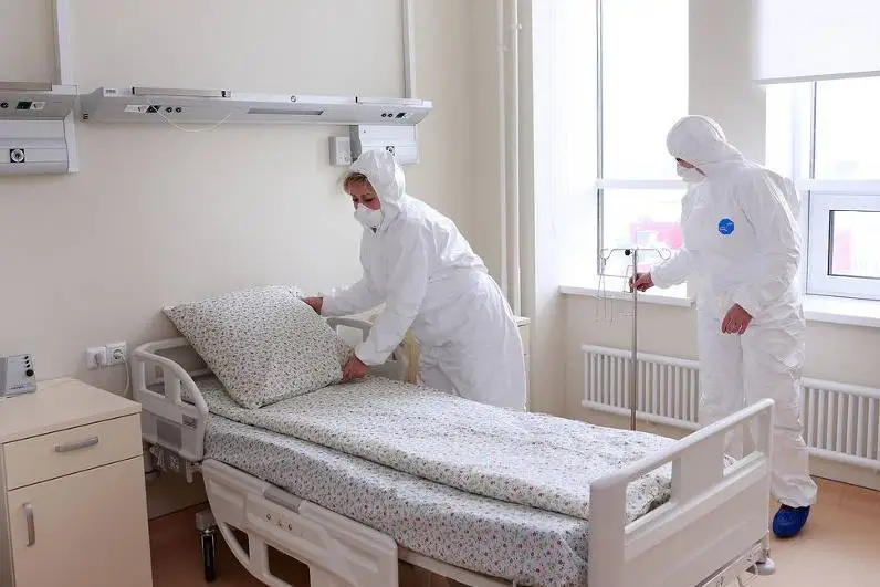 Máskeýde koronavırýsten 79 jastaǵy áıel kóz jumdy