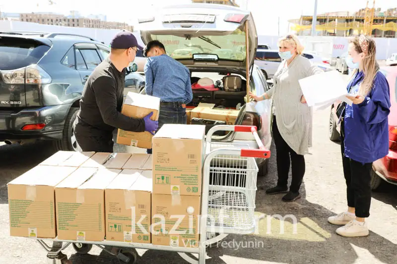 Volonterler aqparattyq pandemııamen qalaı kúresti