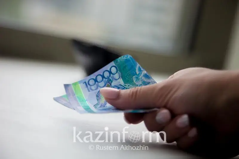 Testileý ortalyǵynyń mamany mektep muǵalimderin para berýge arandatqan