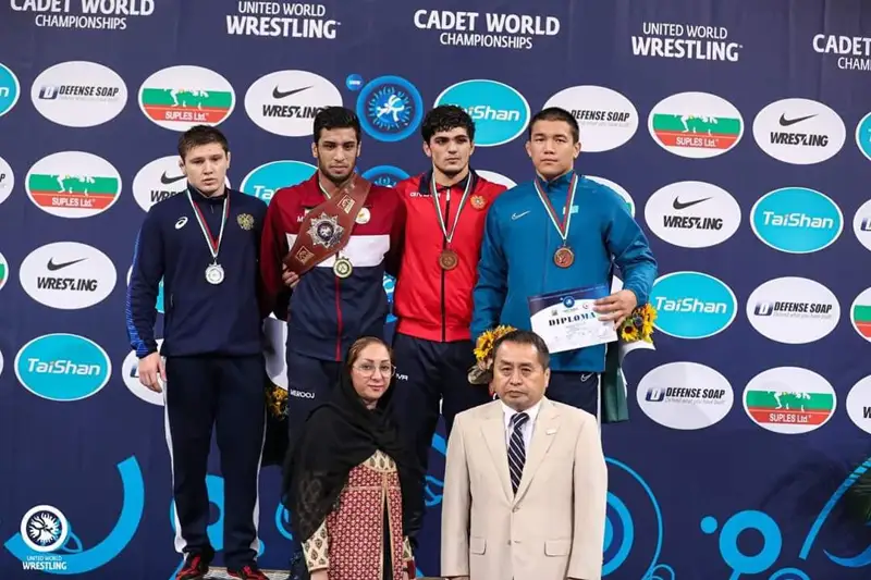 Erkin kúres sheberleri kadetter arasyndaǵy álem chempıonatynan eki medal enshiledi