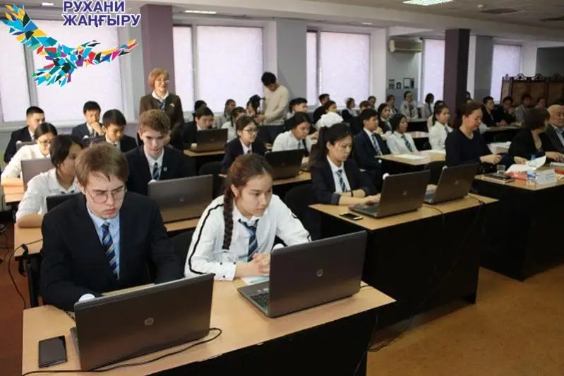 Pavlodarlyq oqýshylar Abaı óleńderin 9 tilde jatqa oqydy