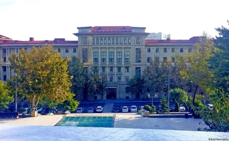 Ázerbaıjannyń birqatar qalasynda karantın rejımi jeńildetildi