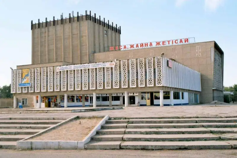 Jetisaı aýdanynda 32 mádenı nysan halyqqa qyzmet kórsetip otyr