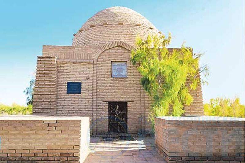 Порно жұмысшы әйелін күшпен тартып алуға мәжбүрлеген.