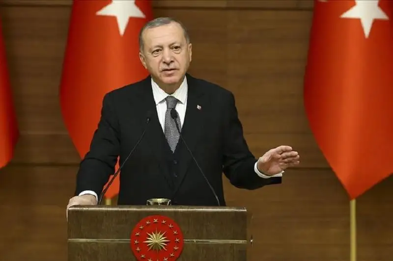 Túrkııa shekarasyna 200-250 myń mıgrant kele jatyr – Erdoǵan