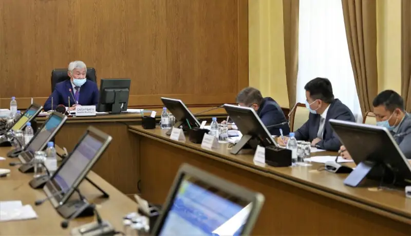 Berdibek Saparbaev tarazdyqtardy ystyq sýmen qamtamasyz etýdi tezirek qalpyna keltirýdi tapsyrdy