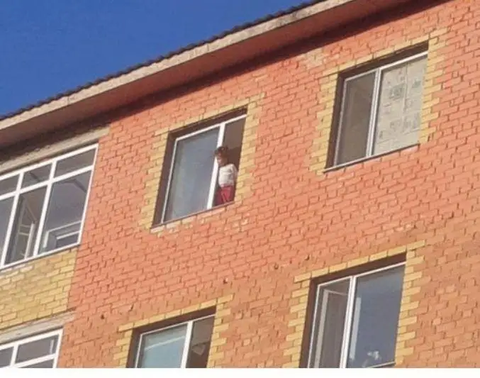 Qosshyda páterde tútinge tunshyqqan balalar qutqaryldy