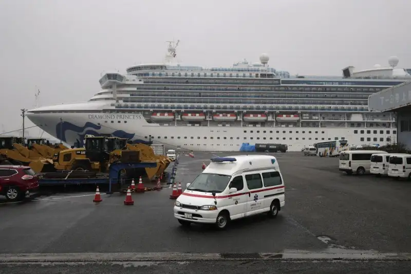Diamond Princess krýızdik laınerinen 500-ge jýyq jolaýshy túsirilýde