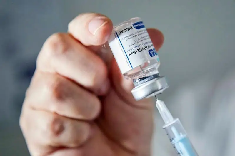 Atyraýda bes kúnde 800-ge jýyq medıtsına qyzmetkeri vaktsına aldy