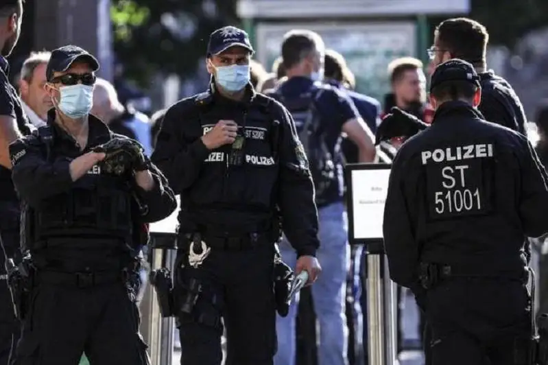 Berlınde belgisiz bireýler ınkassator kóligine shabýyl jasaǵan
