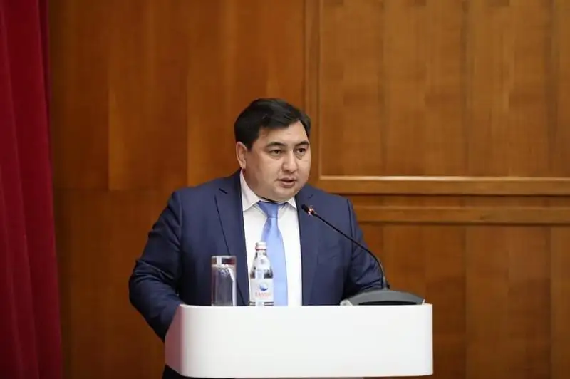 Memlekettik bastamalardy iske asyrýǵa kásibı mamandardy kelisimshart negizinde tartamyz – Darhan Jazyqbaev