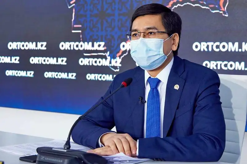 Ashat Aımaǵambetov otandyq vaktsınanyń qujattary qashan tapsyrylatynyn aıtty