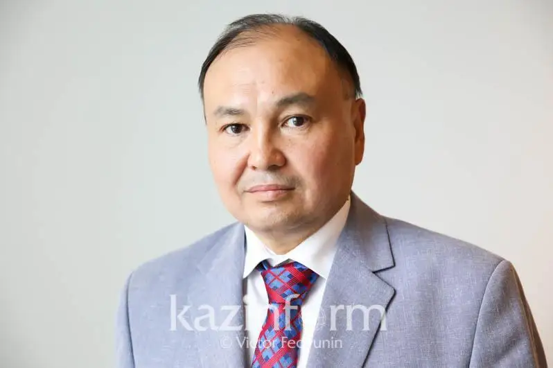 Erlan Saırov bilim berý salasynda psıhologtardyń shtatyn kóbeıtýdi usyndy