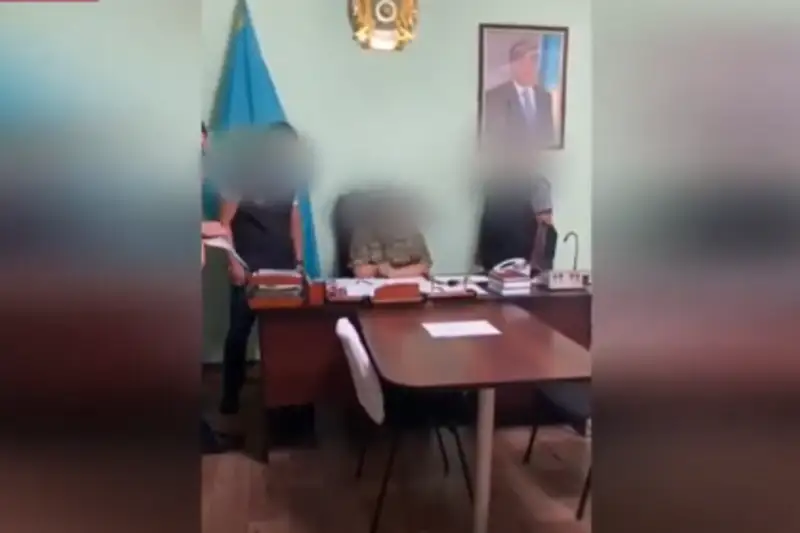 Almaty oblysynda polkovnık para alyp jatqan jerinde ustaldy