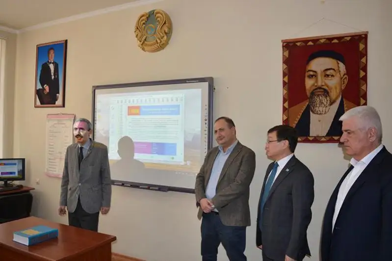 Erevandaǵy Qazaq tili, tarıhy jáne mádenıeti ortalyǵy Abaıdyń esimimen ataldy