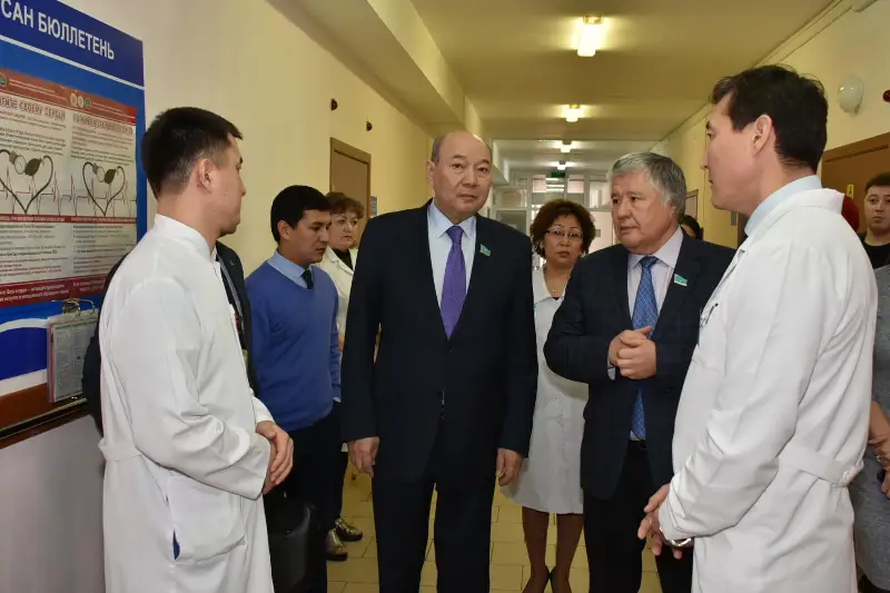 Baqytjan Jumaǵulov aqmolalyq dárigerlermen kezdesti