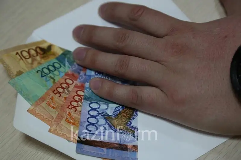 200 myń teńge para alǵan ákim on mln teńge aıyppul tóleıdi