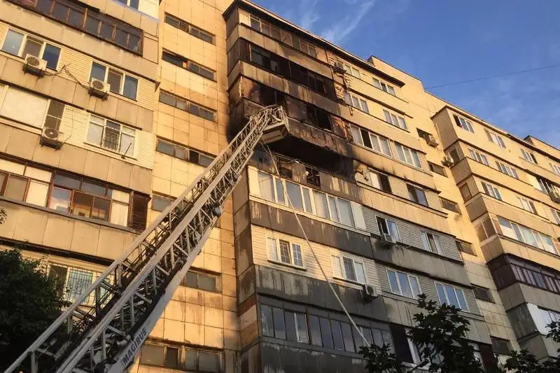 Almatyda kópqabatty úı órtendi
