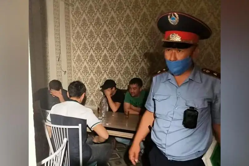 Túrkistanda qoǵamdyq tamaqtaný oryndary men qonaqúıler karantın tártibin saqtamaıtyny anyqtaldy