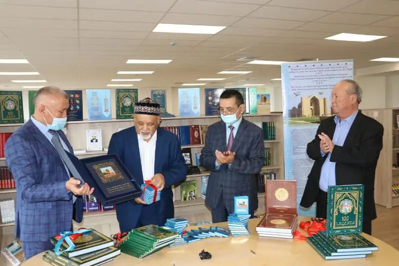 Túrkistan tarıhyna qatysty tarıhı kitaptardyń tusaýkeseri ótti