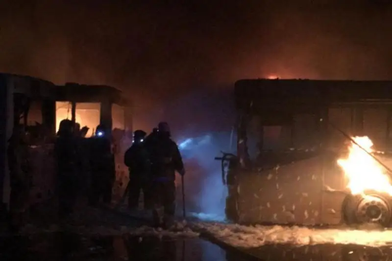 Рудныйда 10 автобус өртеніп кетті