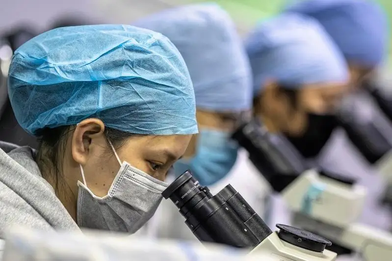 Koronavırýs: Qazaqstan ǵalymdary PTR-testti nebári 6 kúnde daıyndaǵan