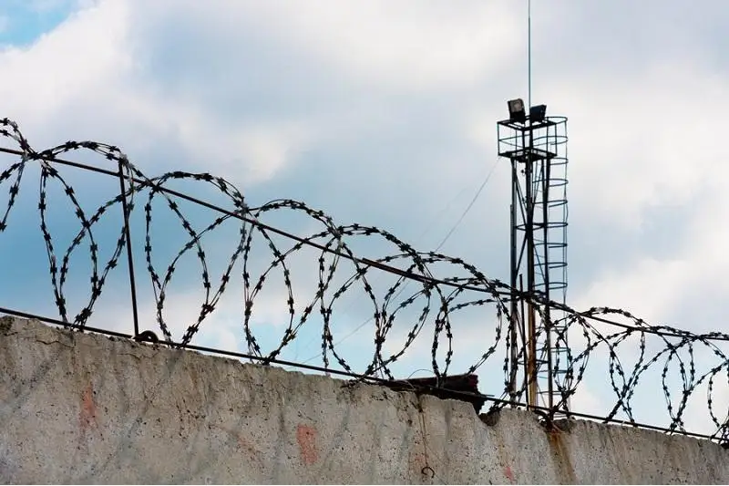 Pavlodar oblysynda túrme bastyǵy para alǵan