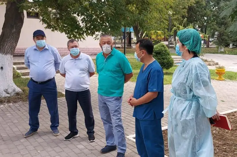 Májilis depýtattary Shymkent qalasynda koronavırýspen kúres sharalarynyń tıimdiligine baǵa berdi