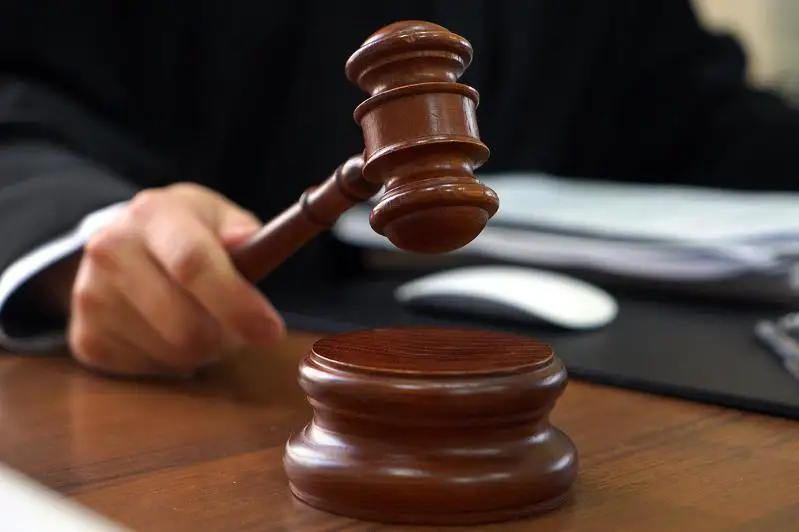 Qaraǵandyda zańsyz túrde 180 mln teńgeniń shot-faktýrasyn jazyp shyǵarmaq bolǵandar ustaldy