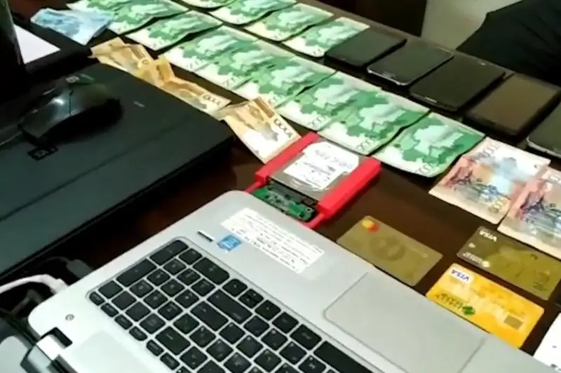 Jambyldyq polıtseıler ınternet alaıaqtardy qolǵa túsirdi