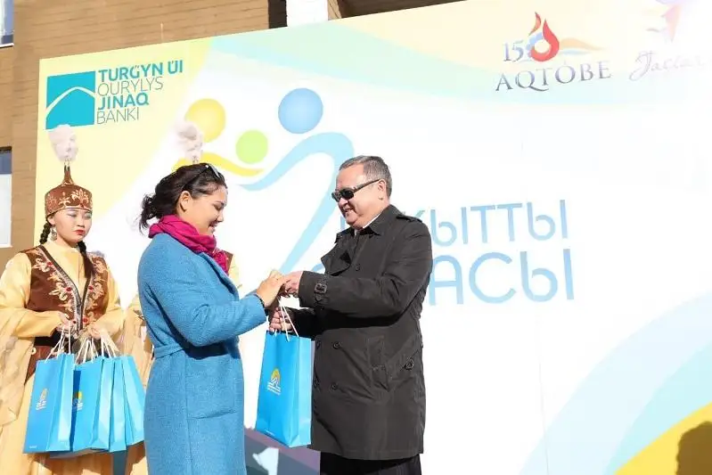 Konstıtýtsııa kúnine oraı Aqtóbede 37 azamat baspanaly boldy