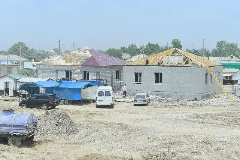 Maqtaaralda salynyp jatqan jańa úılerdiń shatyry jabyla bastady