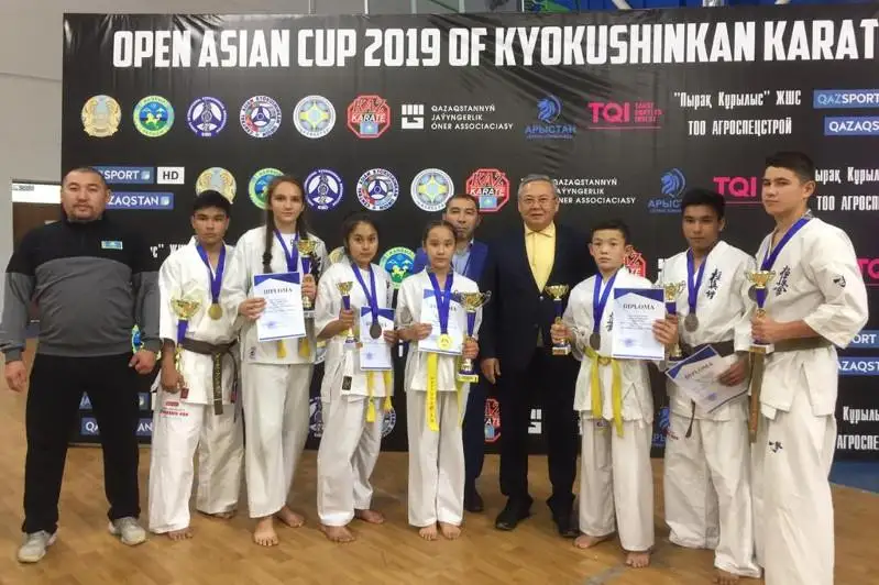 Aqmolalyq karateshiler Azııa kýbogynda 10 medal ıelendi