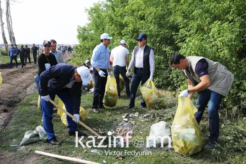 #Birge #TazaQazaqstan: Үкімет басшысы бастаған елорда жұрты Есіл мен Қарасу өзендерін тазалауда