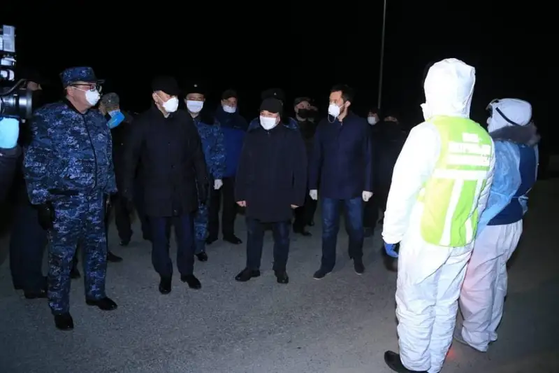 Arhımed Muhambetov blokposttardyń túngi jumysymen tanysty