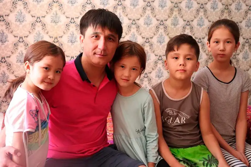 Әке, анамды бір сәтке ғана көрсетші: Жалғызбасты көпбалалы әкемен сұхбат