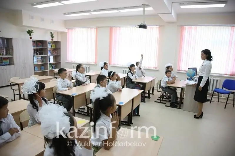 Мектеп оқушылары дәстүрлі оқу форматына қашан көшеді – министрлік жауабы