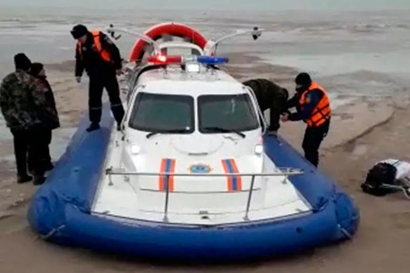 Qapshaǵaı kólinde daýyl kezinde jaǵaǵa jete almaǵan balyqshylar qutqaryldy