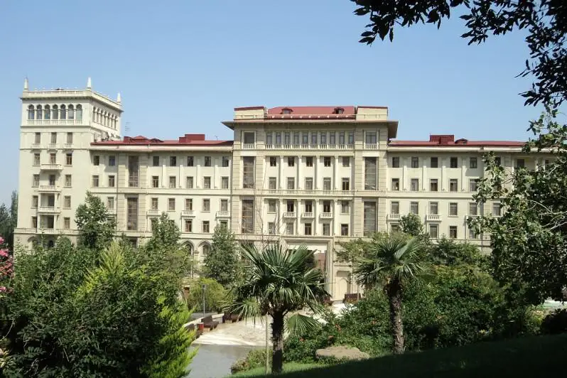 Ázerbaıjanda birqatar karantın sharalary jeńildedi
