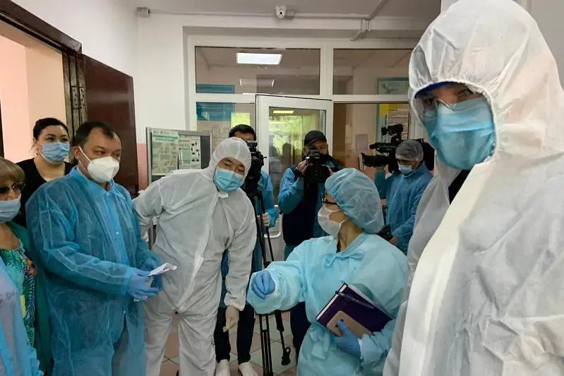 Nur Otan partııasy Almatydaǵy medqyzmetkerlerdiń ýaqytsha turyp jatqan jerlerin baqylaýǵa aldy