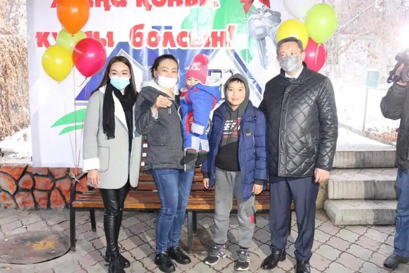 Almaty oblysynda úıi órtenip ketken kópbalaly otbasy baspanaly boldy