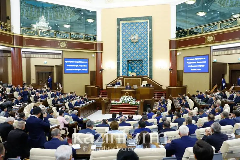 Men bárińizdi mereıli mekenimizdi órkendetýge úles qosýǵa shaqyramyn - Toqaev